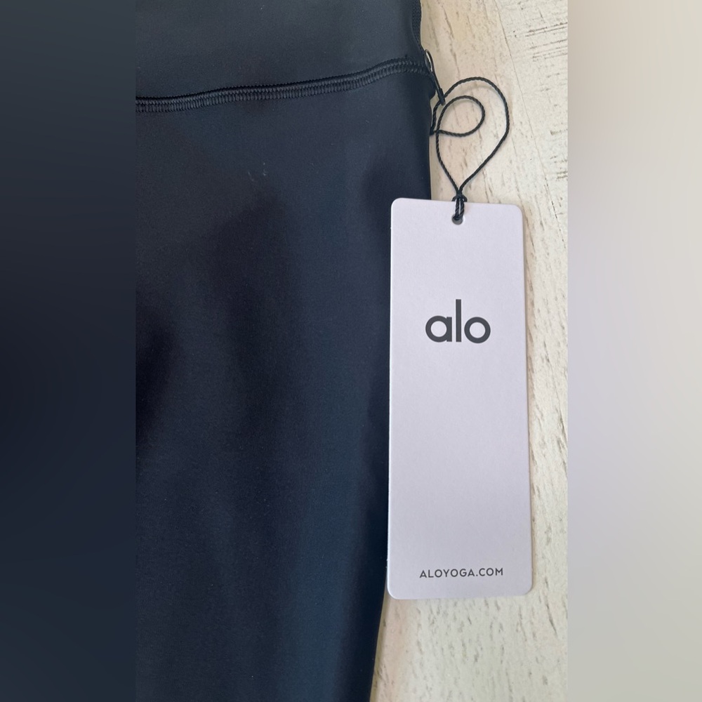 ALO Yoga Classic Black Leggings - Picture 3 of 8